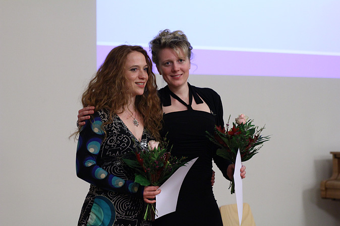 17_Jahrgangsbeste Anna Carina Kühnhenrich, Lisa Dembny.jpg